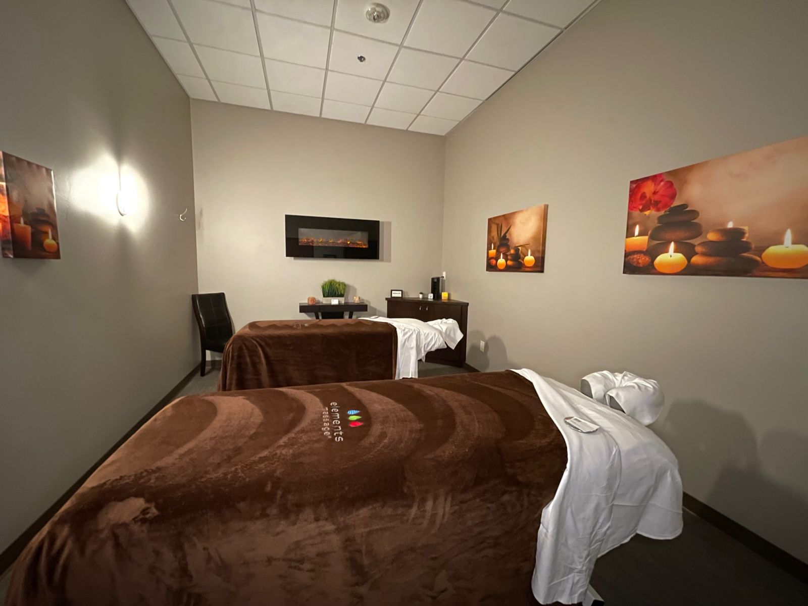 couples massage room